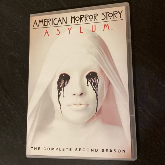 American Horror Story Asylum - Picture 1 of 5